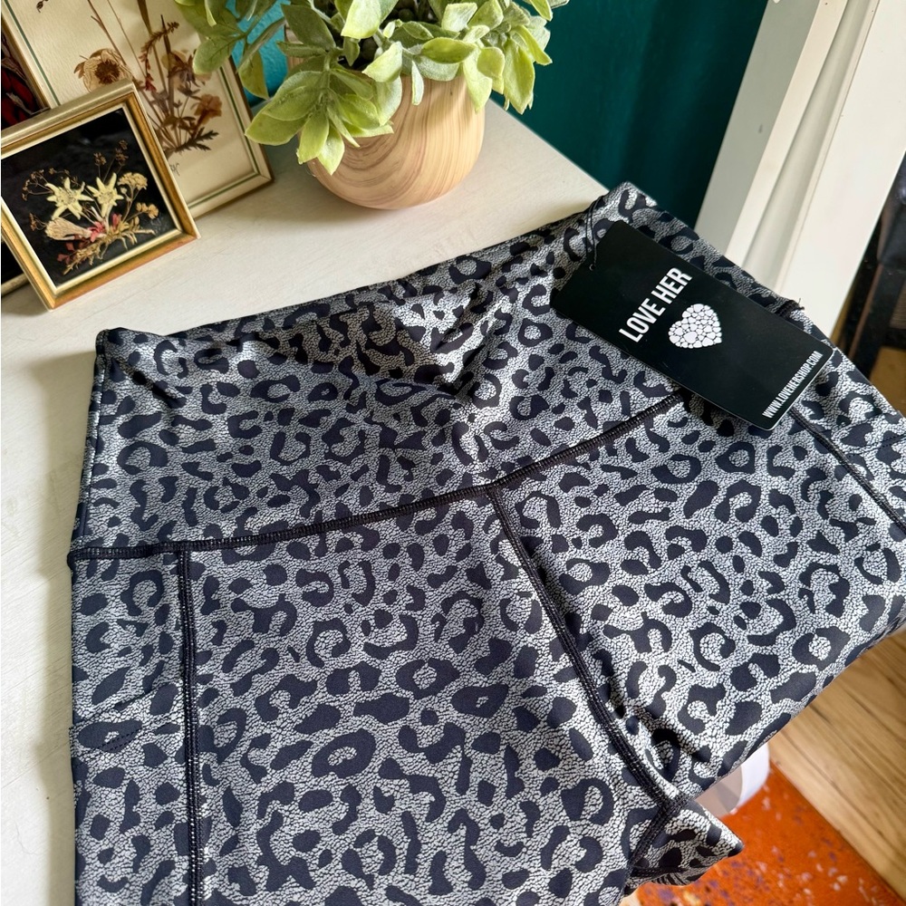 Love Her Leopard Print Leggings - Picture 2 of 2